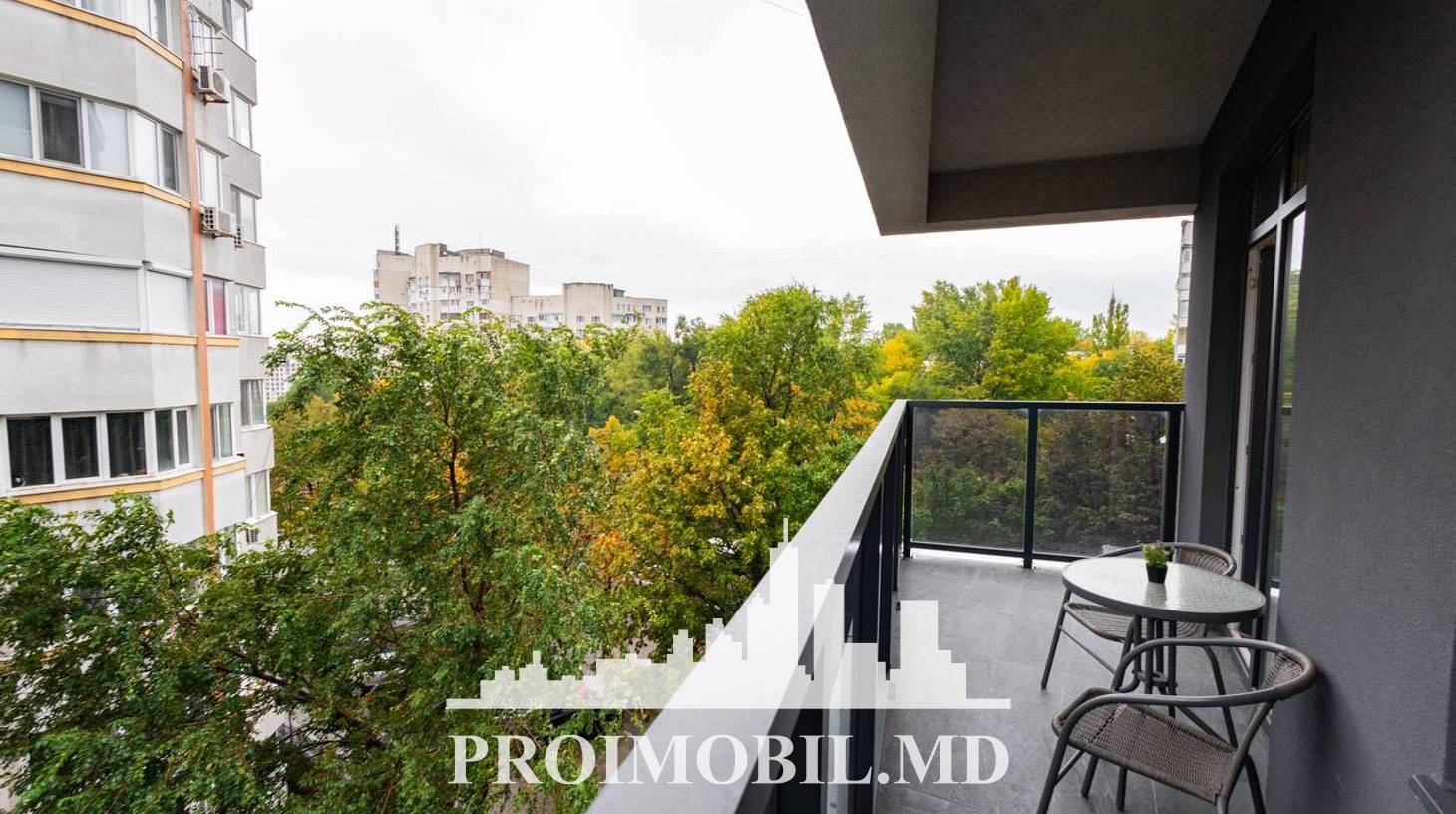 https://images.proimobil.md/PLv0hUAZgi2Jf17ZXXoWUZ4-Q06Trc53Nr6QS0DqSWI/watermark:0.75:so:0:30:0.39/resize:fill:1460:816:1/gravity:ce/bG9jYWw6Ly8vZXN0YXRlL2xyLzkxOGM1NTQ2LTcyMDItNDMzNS1hMGQwLWRhMTQzYTMyMTkwNS5qcGVn