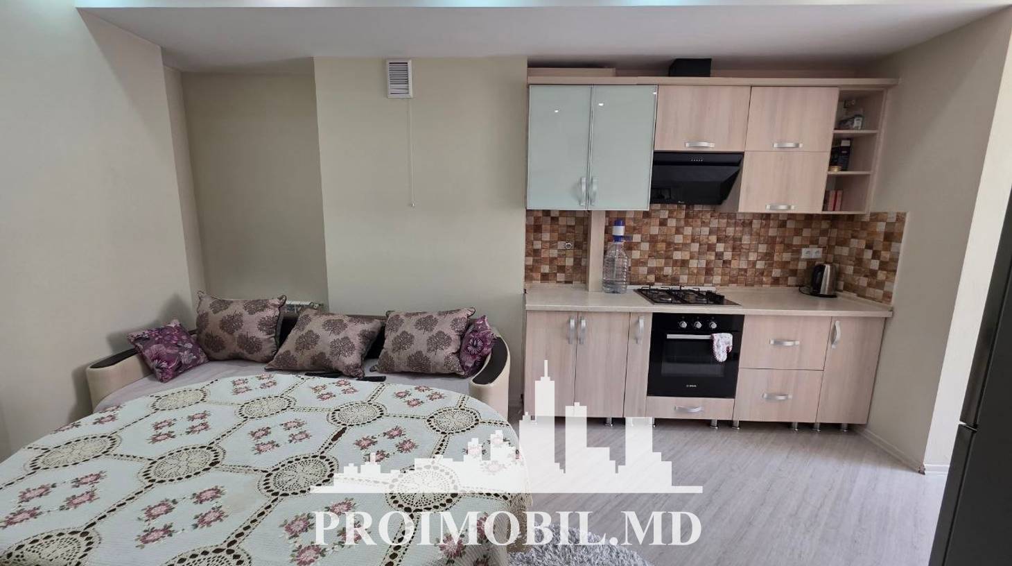 https://images.proimobil.md/PNxNLQn1RAPVYH9_lY1nBYh6XdMkUcSOBQtQV1xAV64/watermark:0.75:so:0:30:0.39/resize:fill:1460:816:1/gravity:ce/bG9jYWw6Ly8vZXN0YXRlL2xyL2U3Y2NlMTQ5LTc4ZWQtNDg0Ni05MGQ4LTZmOTg0MDI0Nzk2NS5qcGVn