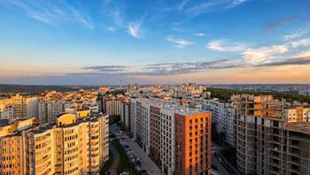 https://images.proimobil.md/POXfZqLR_TT1rk-EmuKyioMj_TVStAjWNizgm4gXIiU/resize:fill:350:198:1/gravity:ce/bG9jYWw6Ly8vZXN0YXRlL2xyLzlkOWM4NGU4LTYzZWYtNDI4NC1iY2VjLWYwYjM4MWMwYWFjYi5qcGVn