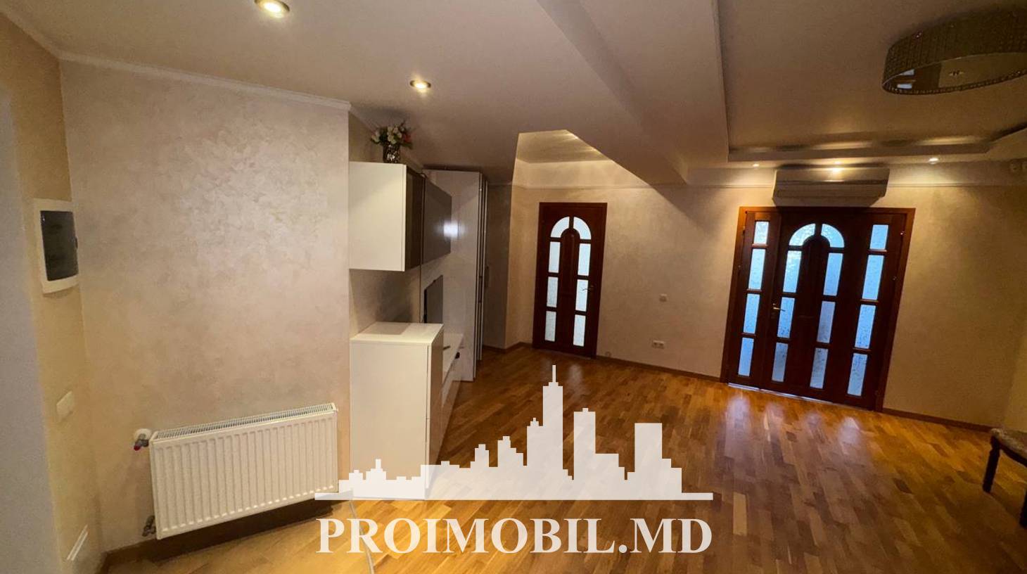 https://images.proimobil.md/PSa9NlvD-YK2Ts1ZwvIDJ5Oh6iXm7cV6_P1YVRgG4S4/watermark:0.75:so:0:30:0.39/resize:fill:1460:816:1/gravity:ce/bG9jYWw6Ly8vZXN0YXRlL2xyL2MwYmJjZDdhLWFmNTItNDIyNy05NTg5LTRhNjU0MzRlZmIzNC5qcGVn