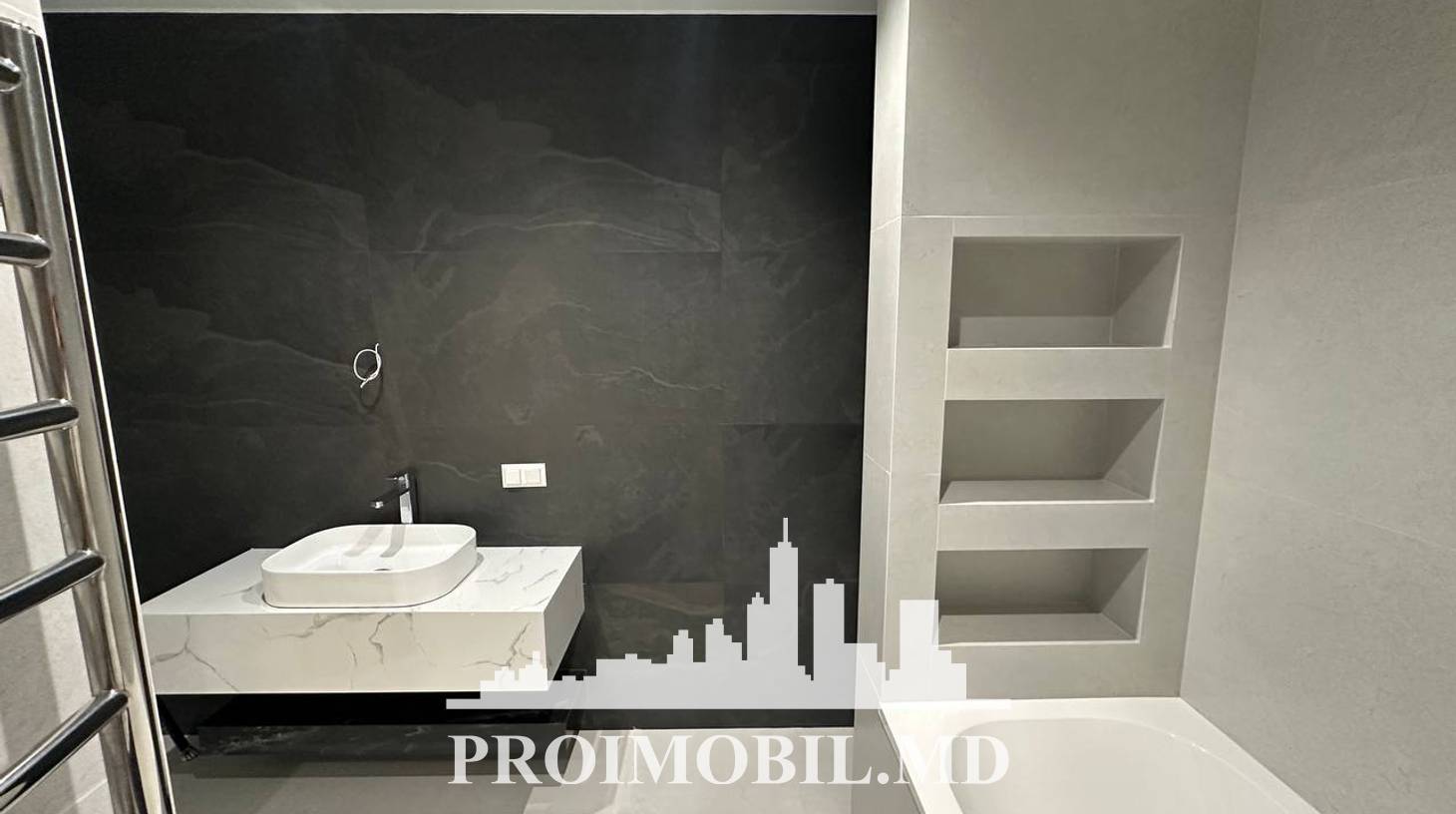 https://images.proimobil.md/PYCrsojqXE0PGRPtSJqlgORaMTD31wcF2PRQ4wXM5NY/watermark:0.75:so:0:30:0.39/resize:fill:1460:816:1/gravity:ce/bG9jYWw6Ly8vZXN0YXRlL2xyLzEzZWUyZDk4LWQxM2ItNDRmNC1hZmI1LTI1MGM2MTg4ODEzYS5qcGVn