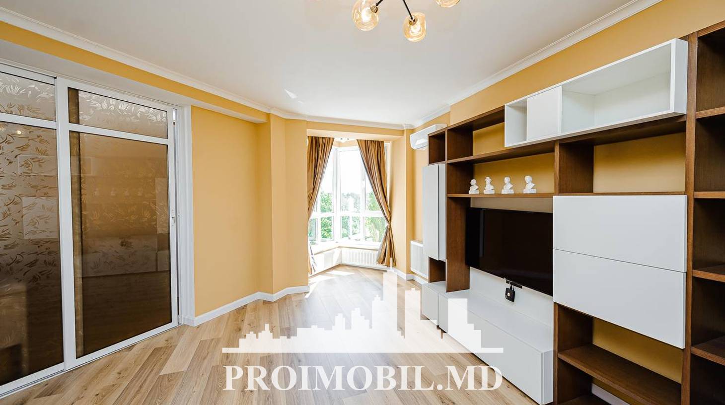 https://images.proimobil.md/PYm0RGbYkKVOFC_ZqL7rCR1kyk0UxKqG5gOwf7Vwi10/watermark:0.75:so:0:30:0.39/resize:fill:1460:816:1/gravity:ce/bG9jYWw6Ly8vZXN0YXRlL2xyLzM3NzJlZGM0LWJiZjItNGQ4Yi04OGI0LWExNGVmYWFmMmY4Yi5qcGVn