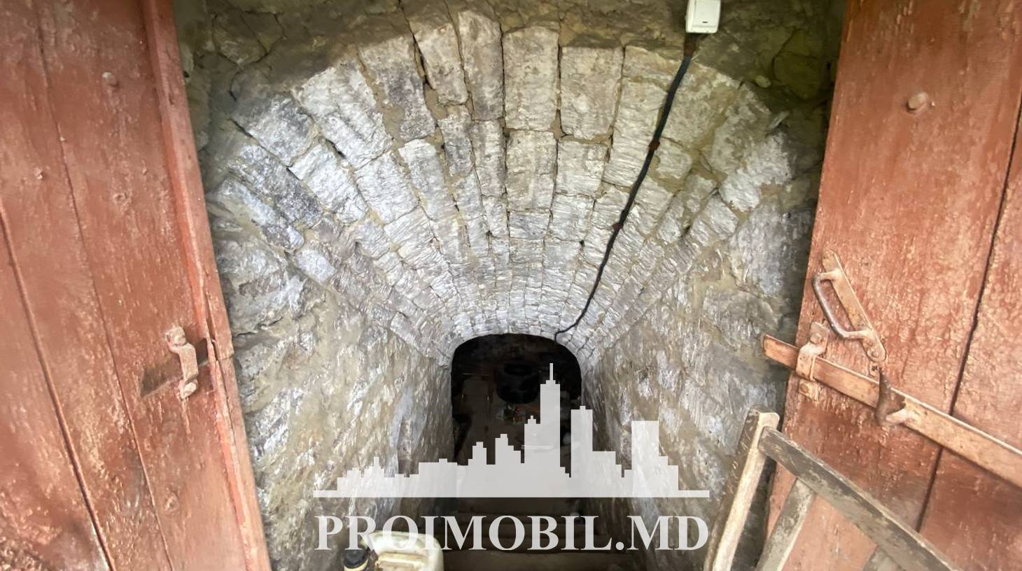 https://images.proimobil.md/P_ErK68LVtldmrXpegtJ5Tc4mccghZ5vd4i-pl0xcpg/watermark:0.75:so:0:30:0.39/resize:fill:1460:816:1/gravity:ce/bG9jYWw6Ly8vZXN0YXRlL2xyLzY0OTQ4MTU4LTIyMWYtNGRkOS1iNTdiLTUyNTQzZGNkYzZmMi5qcGVn