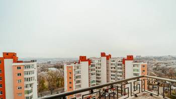 https://images.proimobil.md/P_J2rNx9M7k2YYrjUZpJIH1P2DEKUcYxDq_8ghi4ODY/resize:fill:350:198:1/gravity:ce/bG9jYWw6Ly8vZXN0YXRlL2xyLzExMWI0ZTYzLTMxMjctNDRlNy1iOWVjLTczNzVjYmIyM2RmYy5qcGVn