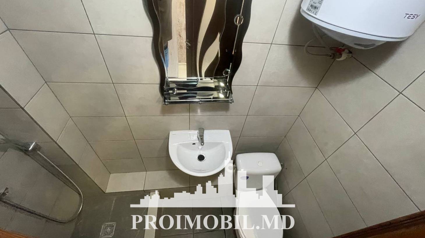 https://images.proimobil.md/PabT1Iu1-723X3uVxhNxzQDqS6XVYefSAX3Axen-Ioc/watermark:0.75:so:0:30:0.39/resize:fill:1460:816:1/gravity:ce/bG9jYWw6Ly8vZXN0YXRlL2xyLzUyOWM4NTkzLTFlMWUtNDZlYS05MDFhLTk5NTFkNzllNjliMS5qcGVn