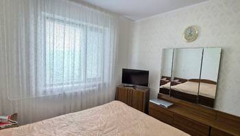 https://images.proimobil.md/PcAoYd1zwpkPKN7B4hfcibf-Jdd58xu31uE2sTP-RAs/resize:fill:350:198:1/gravity:ce/bG9jYWw6Ly8vZXN0YXRlL2xyLzczYmQ1MGQ1LTU1ZTQtNDEyMy04MzIwLTE5MzhiMjI1OGYwZS5qcGVn