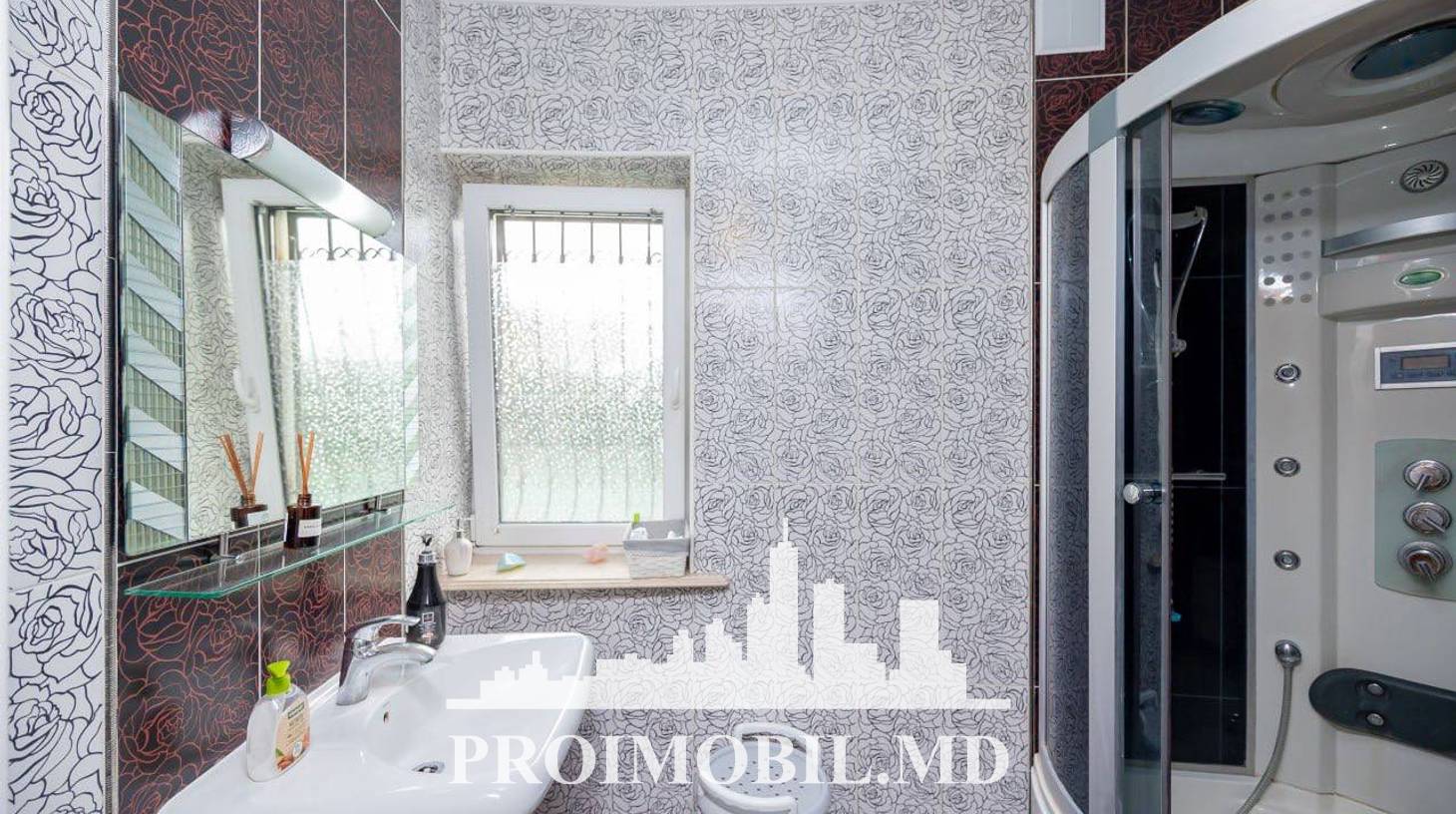 https://images.proimobil.md/Pec2Ns5avPkY8vQzJ5qZbvPpREN0yE2lYzrhQPq65k0/watermark:0.75:so:0:30:0.39/resize:fill:1460:816:1/gravity:ce/bG9jYWw6Ly8vZXN0YXRlL2xyL2UyOTI5NDI4LWE2NDUtNGU0MS1hZWEzLWNjODRhZWQzM2FiYi5qcGVn