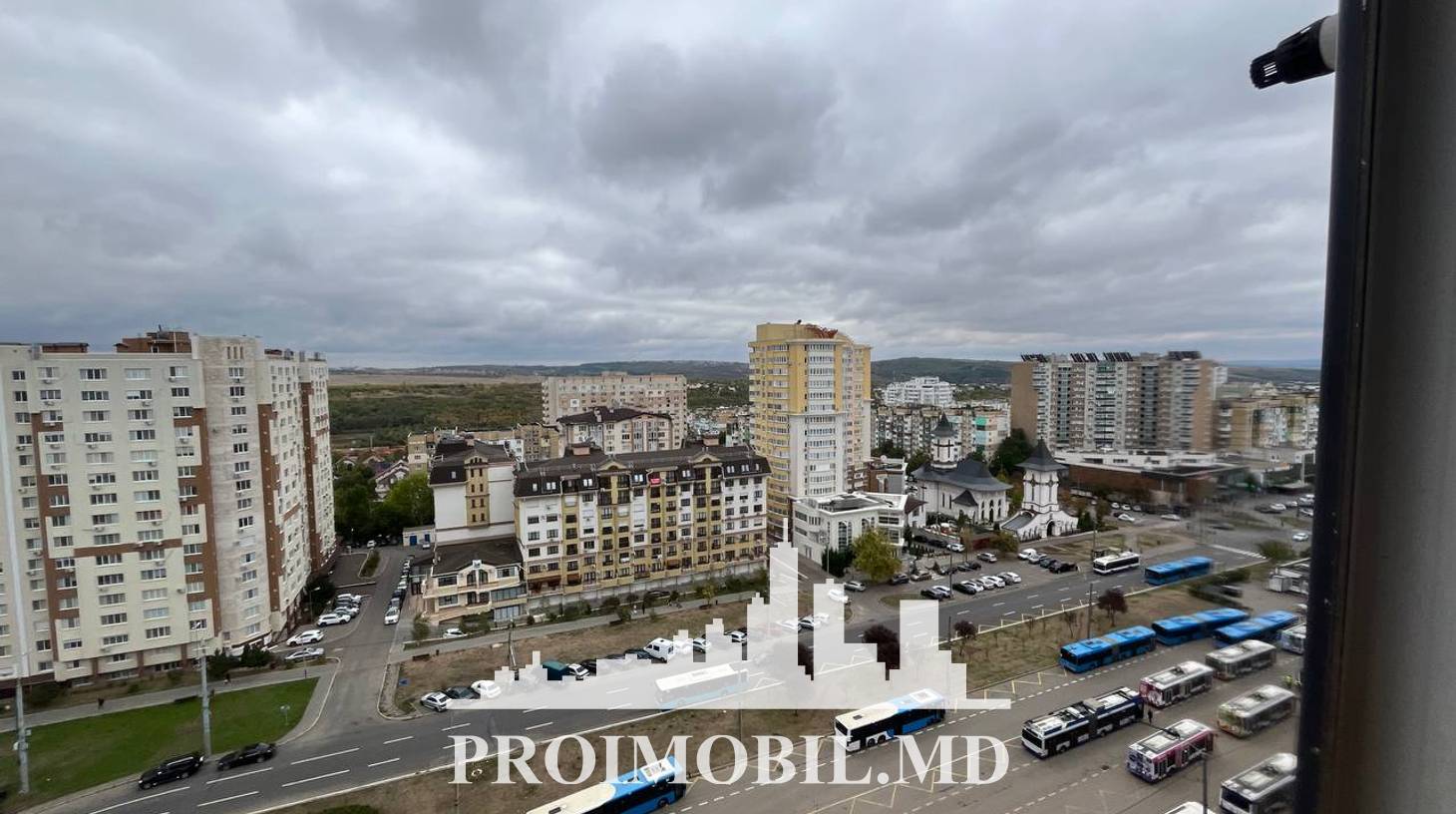 https://images.proimobil.md/Pj4QGvZvgYr0VfMI2MM3EPsqxPwddRwzp3LZEuftU5o/watermark:0.75:so:0:30:0.39/resize:fill:1460:816:1/gravity:ce/bG9jYWw6Ly8vZXN0YXRlL2xyL2M4YzM5YjVjLWUxYjUtNDZlOC1iYjc1LWRkMzZmMzc0NjhlMi5qcGVn