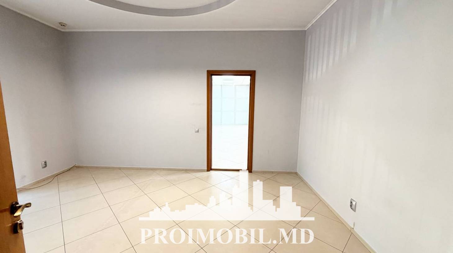 https://images.proimobil.md/PkmebepVah4I41Fshxut79VVC4l7tIS8AnmQP1r-xsc/watermark:0.75:so:0:30:0.39/resize:fill:1460:816:1/gravity:ce/bG9jYWw6Ly8vZXN0YXRlL2xyLzFjMDlmYWNlLTQwOWYtNDY4Ny1hYjVkLTE3MzNhOTdkOWQ3NS5qcGVn