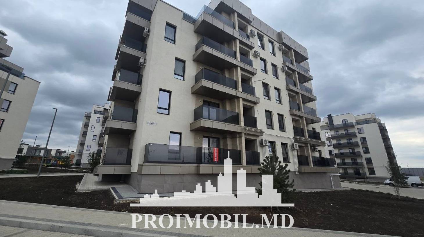 https://images.proimobil.md/PlTM1bnOa1jBK1kMdjnbXQTeclzucEdT8oomk0436IA/watermark:0.75:so:0:30:0.39/resize:fill:1460:816:1/gravity:ce/bG9jYWw6Ly8vZXN0YXRlL2xyL2Q2MTI4ZGE2LTFkZmUtNDEyYy04Y2NiLTkyMjEzZmJiYzk0ZC5qcGVn
