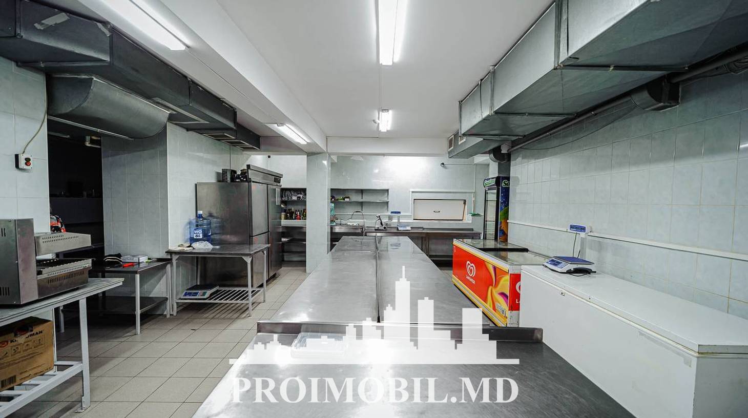 https://images.proimobil.md/PlnOQ8DpDKlp70urimMfkraWn2iUDO09Pvj80RtOkXs/watermark:0.75:so:0:30:0.39/resize:fill:1460:816:1/gravity:ce/bG9jYWw6Ly8vZXN0YXRlL2xyLzUxMjY1ODQzLWIxYTktNDY0NC1iMWJiLWUyNjQwOGE0ZDY3YS5qcGVn