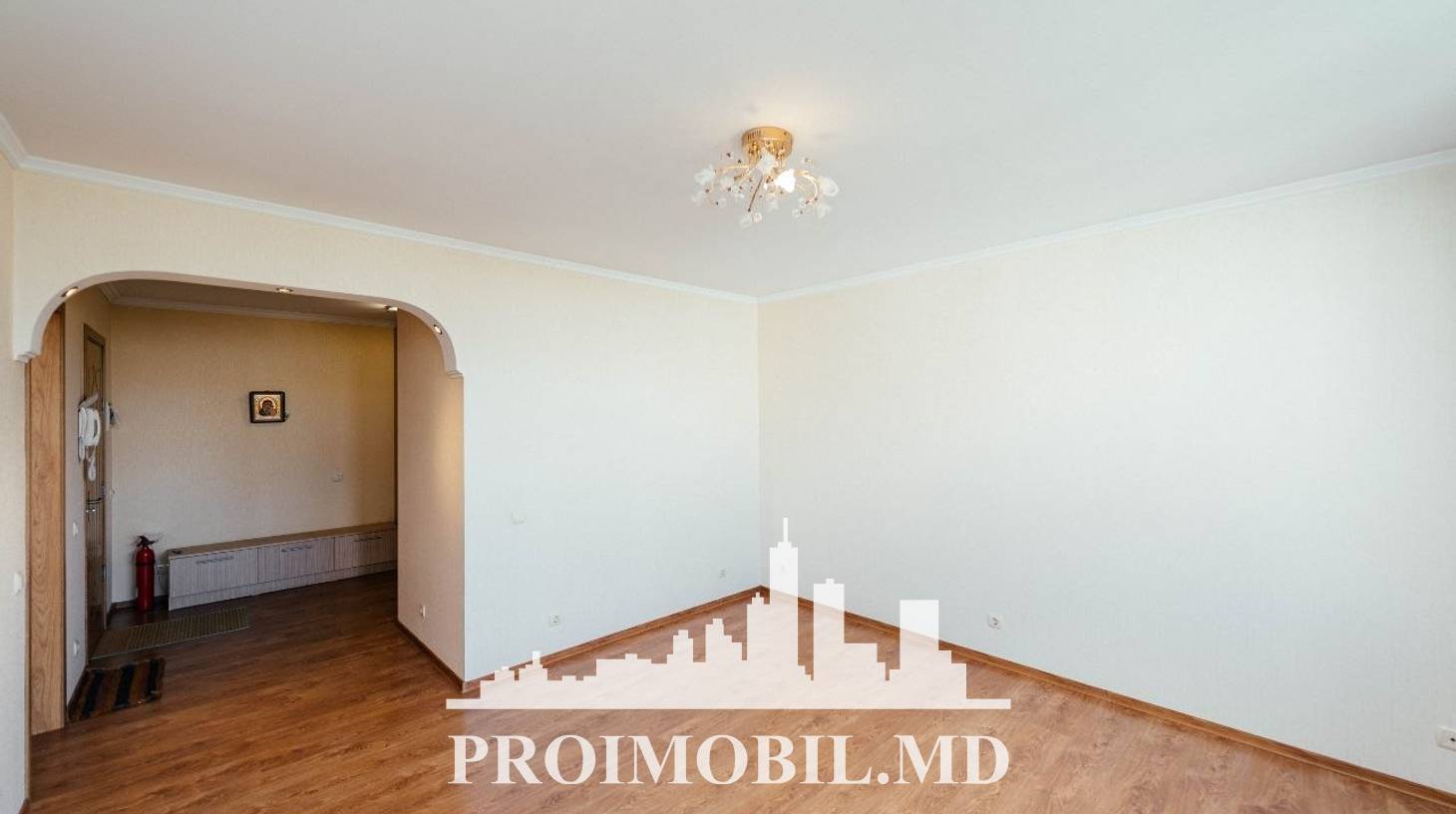 https://images.proimobil.md/PmcWCZsQWWni-PjMBZmJ_Coe7aWIZquQ78E2_BiIkCE/watermark:0.75:so:0:30:0.39/resize:fill:1460:816:1/gravity:ce/bG9jYWw6Ly8vZXN0YXRlL2xyL2UyYzM4Mjg2LWZkODYtNGYwOS1hNWU2LTUzYzY4MzM3MTgyMy5qcGVn