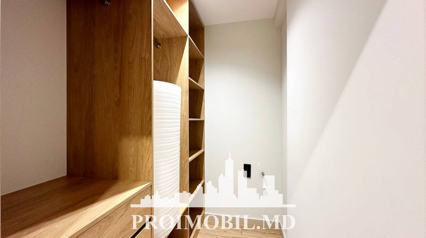 https://images.proimobil.md/PuFZfvNhzoxcjE5RNVF-ugS2tR9tMQKehzZaONK7M1c/watermark:0.75:so:0:30:0.39/resize:fill:1460:816:1/gravity:ce/bG9jYWw6Ly8vZXN0YXRlL2xyL2MxN2UwYjA5LWU1MzktNDVkMy04MDRjLTJiNTQxZmNlMTM1OS5qcGVn