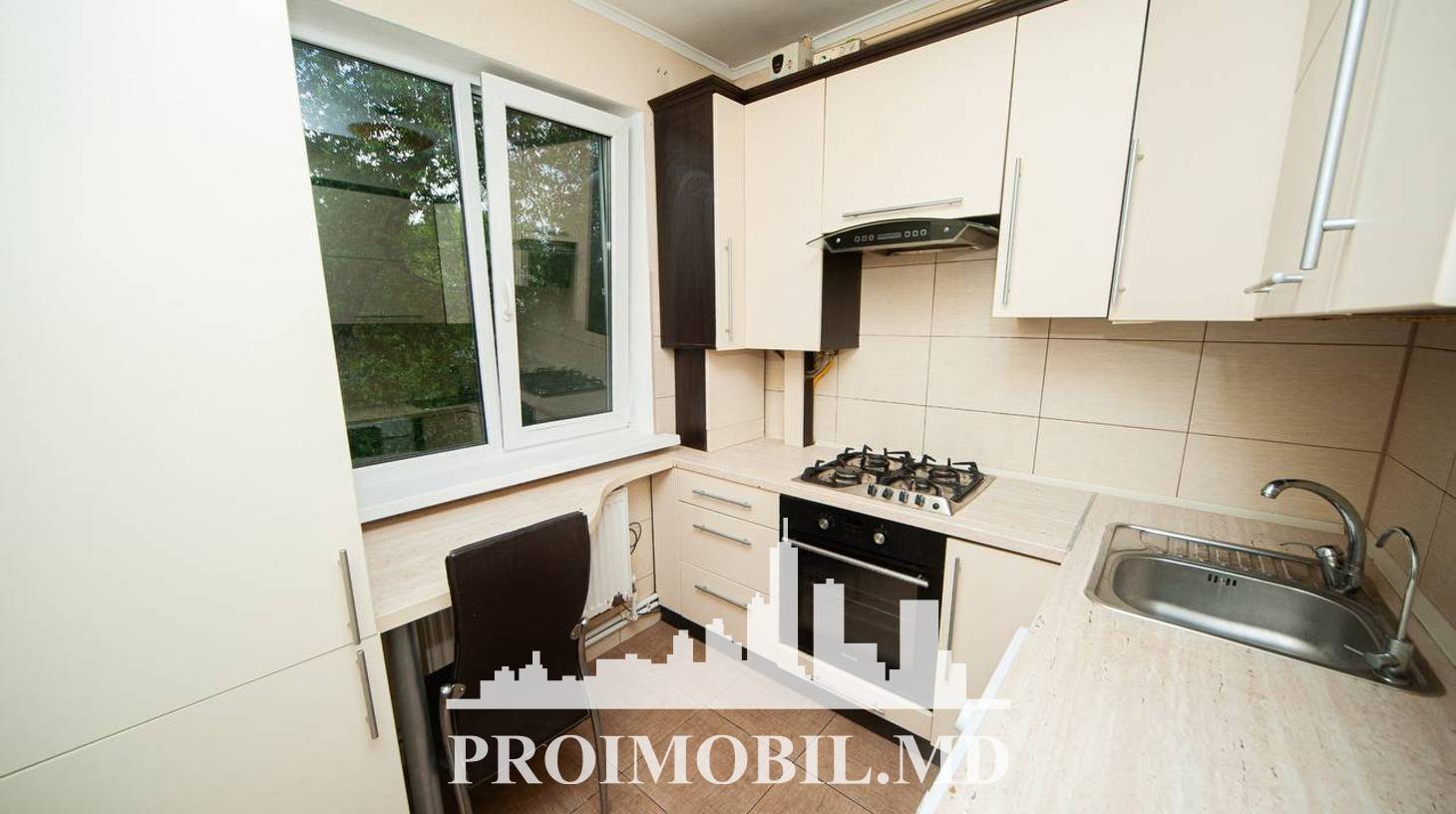 https://images.proimobil.md/PvAdADPvKX9Y0q0xXuq9uCtWSY-WOJhfj40LM63vw0A/watermark:0.75:so:0:30:0.39/resize:fill:1460:816:1/gravity:ce/bG9jYWw6Ly8vZXN0YXRlL2xyL2E3MzA0MDExLWJiYjQtNDI1Mi1iYzVmLWM5OTJiYTU2MzJhMy5qcGVn