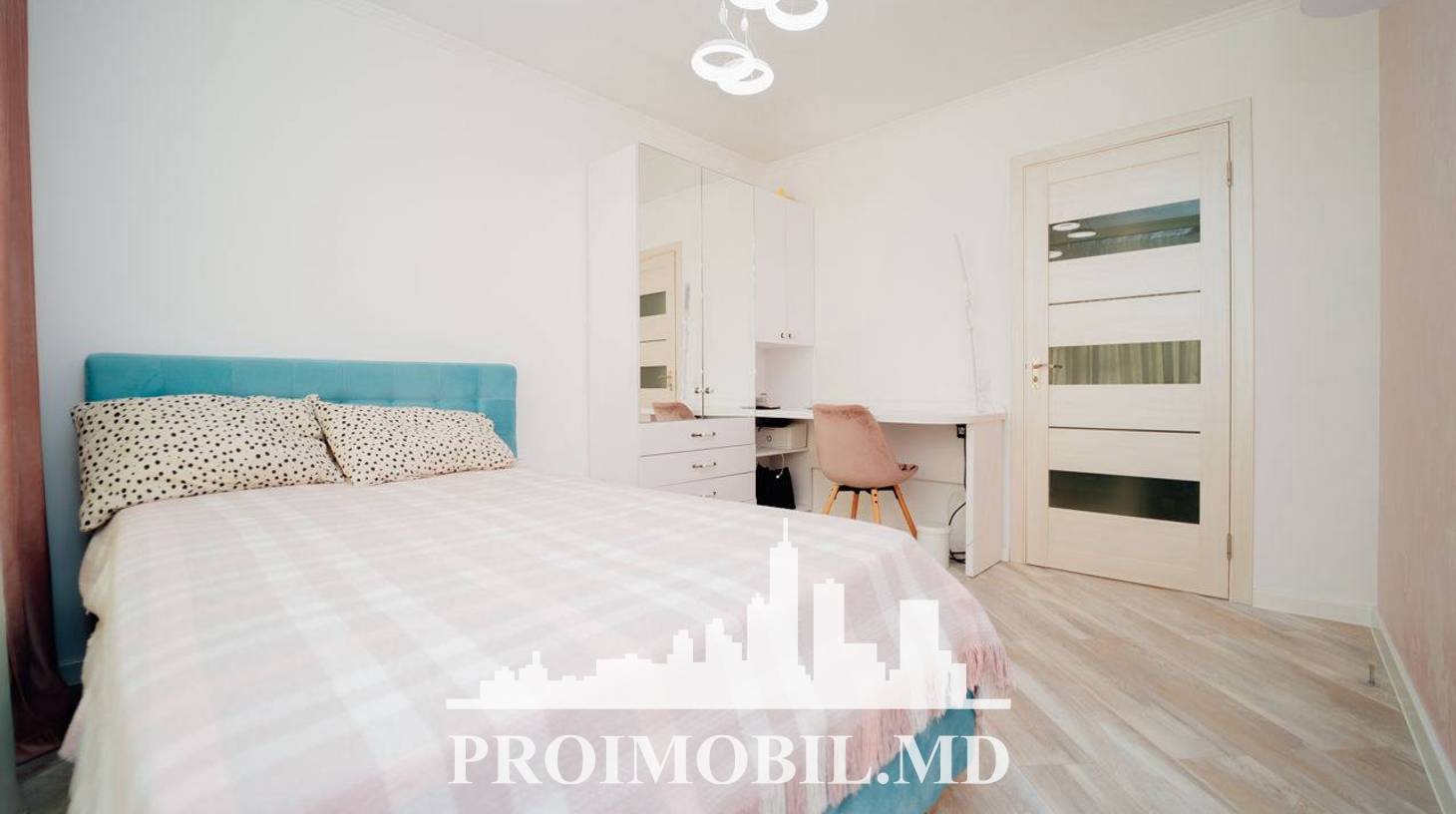 https://images.proimobil.md/PxXKiIAio9gEbSR0tDG48KzqtzhV-NSmb4HKQVx_91M/watermark:0.75:so:0:30:0.39/resize:fill:1460:816:1/gravity:ce/bG9jYWw6Ly8vZXN0YXRlL2xyLzRlOTM4MWJhLWY4OWUtNDE1ZS05YWNmLWQ4Y2IwZmFlZTMzYS5qcGVn