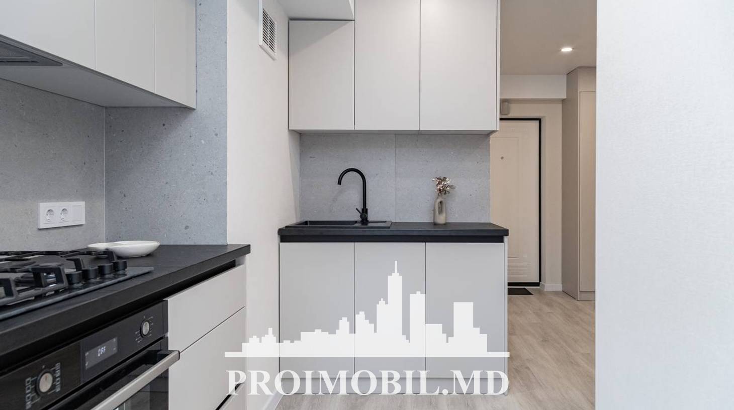 https://images.proimobil.md/Q-vlNd7Sjugq0-HvDuEZSTe0HnYTV-6WLQsoHcgBTcc/watermark:0.75:so:0:30:0.39/resize:fill:1460:816:1/gravity:ce/bG9jYWw6Ly8vZXN0YXRlL2xyLzQyN2MzN2NjLTYxNjItNGVkZS04MzJlLTVlMjY2ZDQxZGNlMS5qcGVn