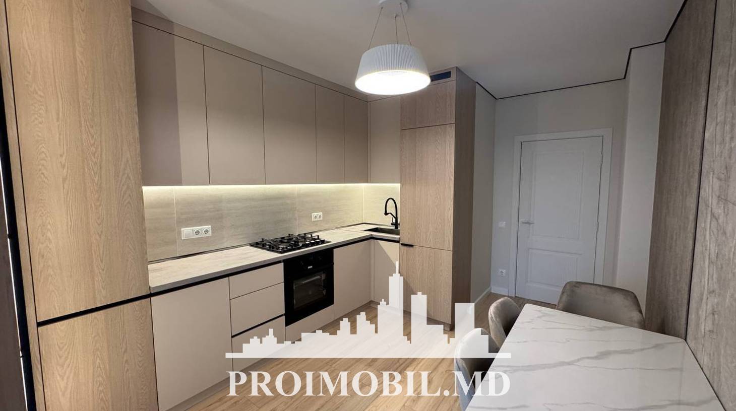 https://images.proimobil.md/Q1HuKnxRclDtmhh5TC58FDr0DZ6bJnjuQc5W44bYqn8/watermark:0.75:so:0:30:0.39/resize:fill:1460:816:1/gravity:ce/bG9jYWw6Ly8vZXN0YXRlL2xyLzFlZGY3M2I2LWJiNzMtNDBhYS04MjE3LTZiZjI2MjNhZWEwNy5qcGVn