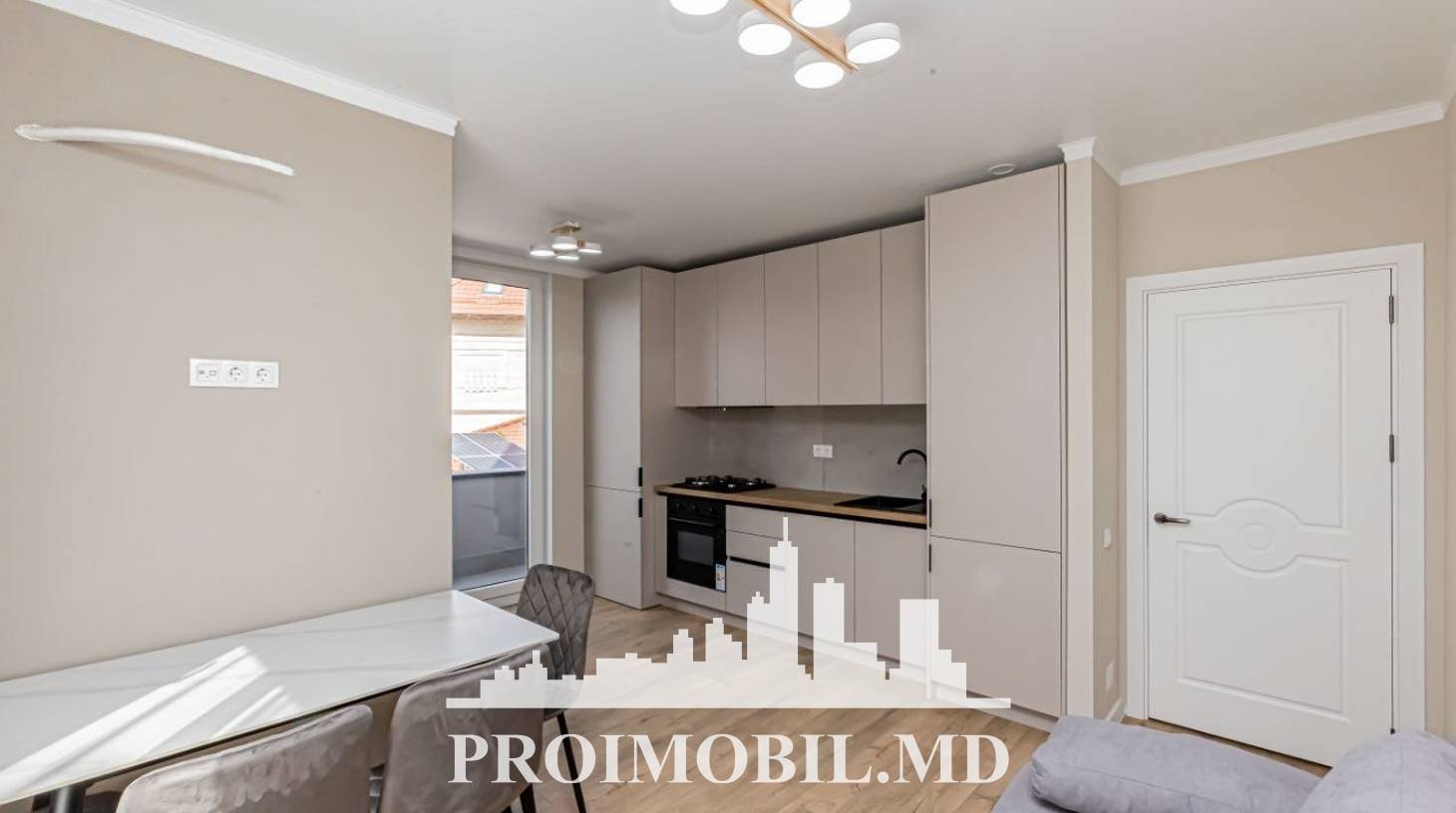 https://images.proimobil.md/Q2fCnMNyc7hluU4u9HgGa8nmLSielntPSwKuNO1BVao/watermark:0.75:so:0:30:0.39/resize:fill:1460:816:1/gravity:ce/bG9jYWw6Ly8vZXN0YXRlL2xyLzBjODc1ZWNlLWQxNmYtNDNjNC1iMzcyLTJjM2FlNTNkOGJhNi5qcGVn