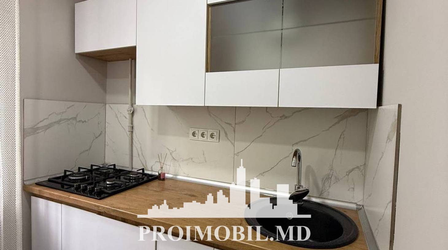 https://images.proimobil.md/Q2hkZJtseEL-q-HRbBXRnQeRxS1VW6nsRLw7ltH-4Sc/watermark:0.75:so:0:30:0.39/resize:fill:1460:816:1/gravity:ce/bG9jYWw6Ly8vZXN0YXRlL2xyLzZiM2VlNzNhLTE0YjItNDE1ZC05NzMzLTdiYzAzZmFjZGQxMC5qcGVn