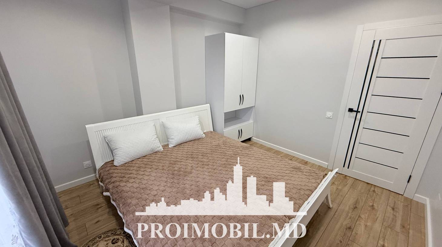 https://images.proimobil.md/Q2l_OgpQgYrvM4gzUyyNKajFox_el-Mtrx6DKTq5SEE/watermark:0.75:so:0:30:0.39/resize:fill:1460:816:1/gravity:ce/bG9jYWw6Ly8vZXN0YXRlL2xyLzdmMTE4NDA4LTJiZGYtNGU5ZS1iZGQzLTM0OGY2ZDViMjVlNy5qcGVn