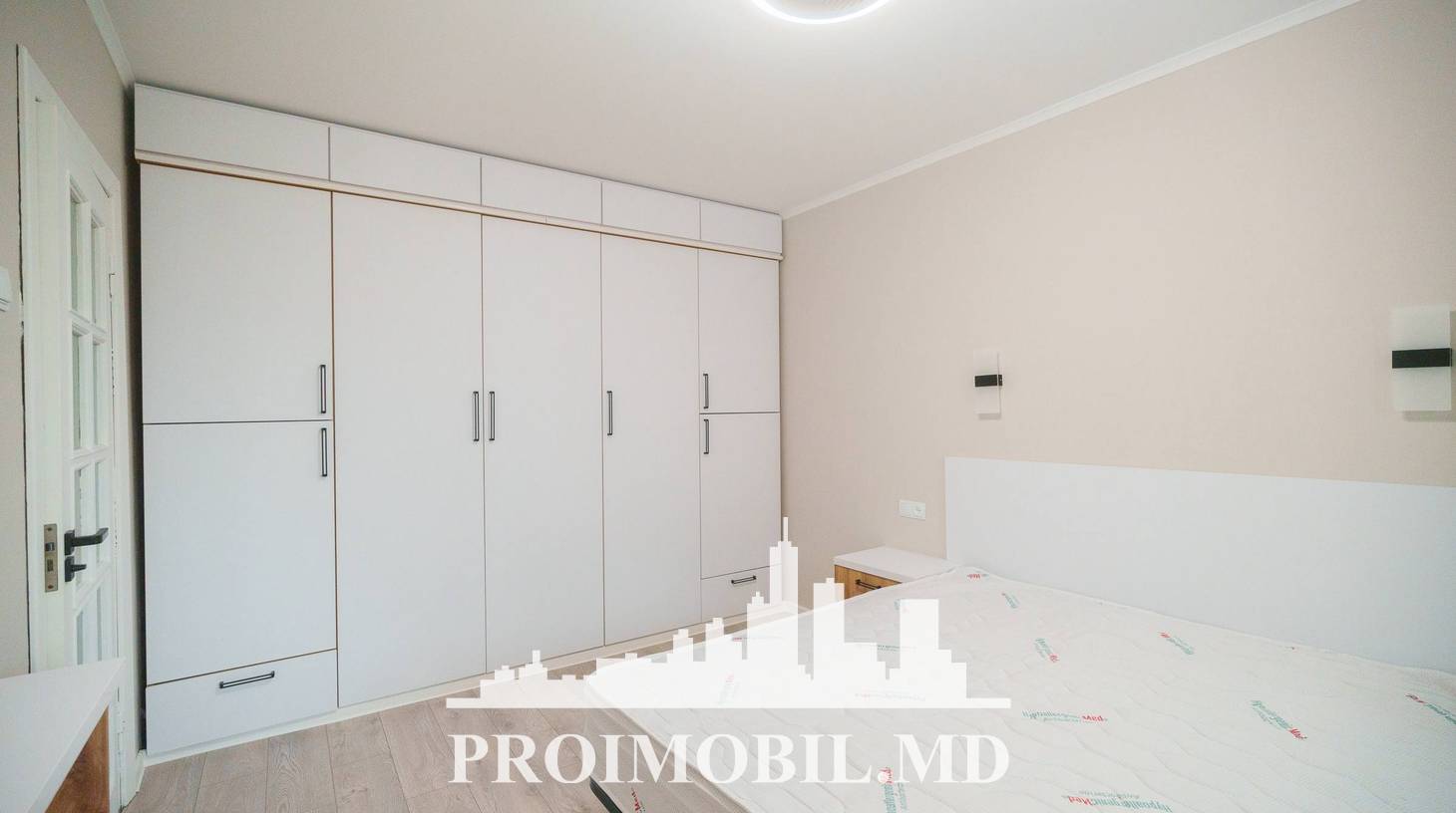 https://images.proimobil.md/Q45sNZnGK6Uh0ZsPs6PMlOTtlQJU-3gCWZszKal4LH8/watermark:0.75:so:0:30:0.39/resize:fill:1460:816:1/gravity:ce/bG9jYWw6Ly8vZXN0YXRlL2xyLzg0NWNkZjRiLWYxOTEtNGU2Yi04Mzc0LTBlODk4YjVlZDNjNC5qcGVn