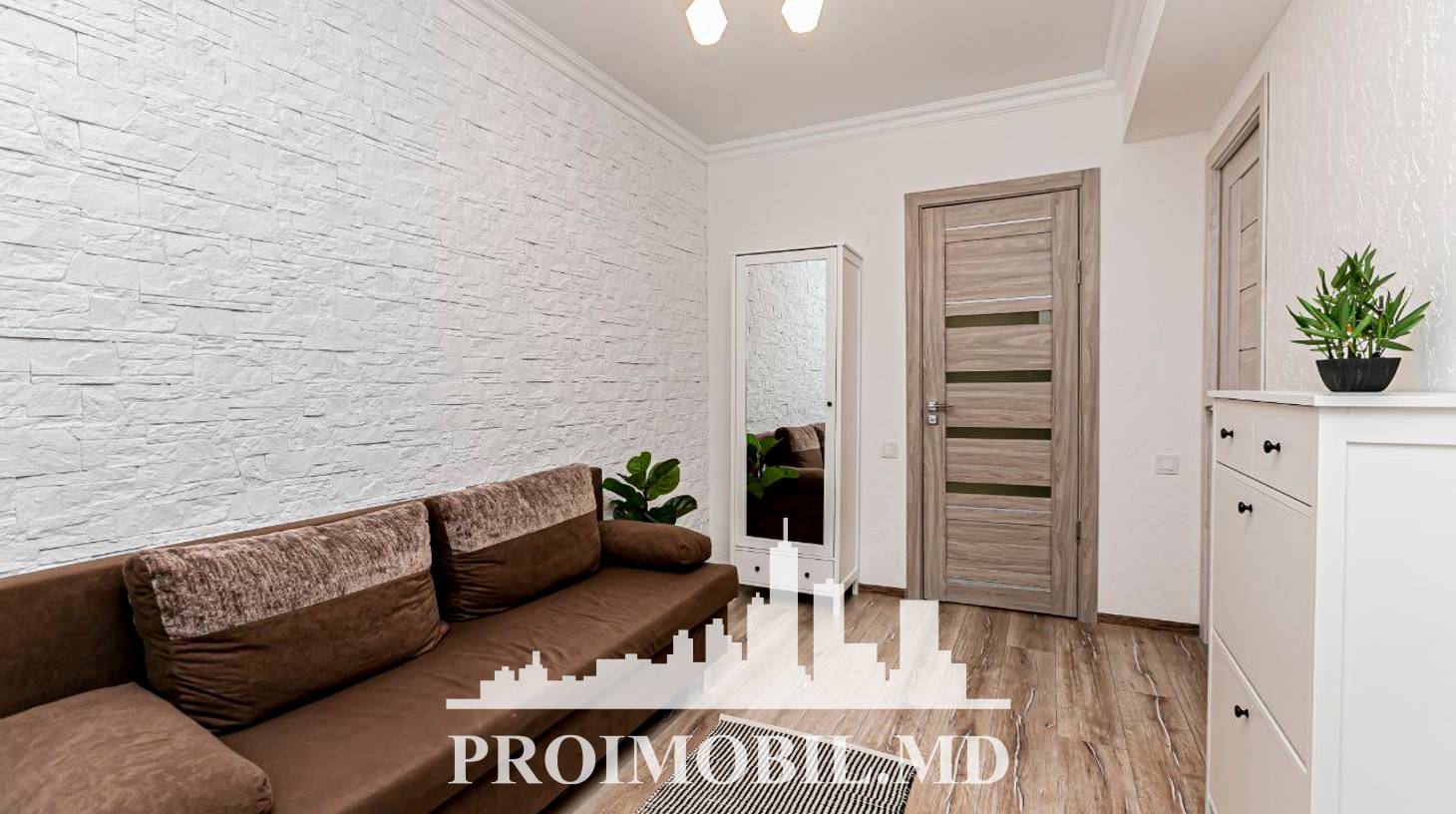 https://images.proimobil.md/Q5dIp3AFvcfzwyAvOInmrsT9objQlvV63G3V6HCcsfE/watermark:0.75:so:0:30:0.39/resize:fill:1460:816:1/gravity:ce/bG9jYWw6Ly8vZXN0YXRlL2xyL2NkOGU3YzA0LWYwZTctNDU5Ny05YzQzLTkzYmU4MzU0N2YyOC5qcGVn