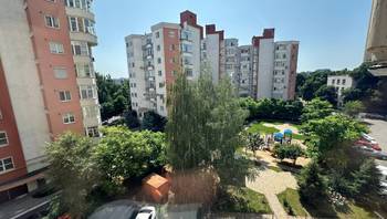 https://images.proimobil.md/Q6QJcyh0TdOisEhBnbv-9qaX48WdsrGAzuXaQqkieq8/resize:fill:350:198:1/gravity:ce/bG9jYWw6Ly8vZXN0YXRlL2xyLzAzYTkzNjNiLTAxZmMtNDk3NS04NTU4LTMyN2Q0ZjVlYzVhNS5qcGVn