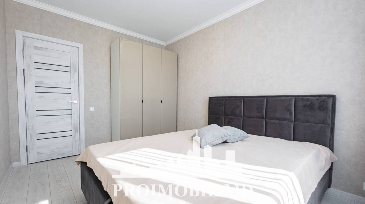 https://images.proimobil.md/Q92qh3gAnsdz1nV2U4BSOY5riqeciIeihpMlnDdgQKE/watermark:0.75:so:0:30:0.39/resize:fill:1460:816:1/gravity:ce/bG9jYWw6Ly8vZXN0YXRlL2xyL2NiZTc2MDFiLWY1Y2EtNGU0Ny04YTY4LWM4NjQ1ZmI0NzBhYy5qcGVn