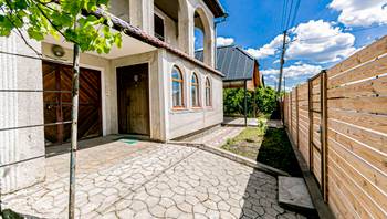 https://images.proimobil.md/Q9RzdWgkoDaav6t_SjDDZZrITLKcSoafMLjpgi-XEX0/resize:fill:350:198:1/gravity:ce/bG9jYWw6Ly8vZXN0YXRlL2xyL2IyM2I3NDQyLTBkODctNGM2Yi1hMDEyLWYwZTlkNDZhODhlZC5qcGVn