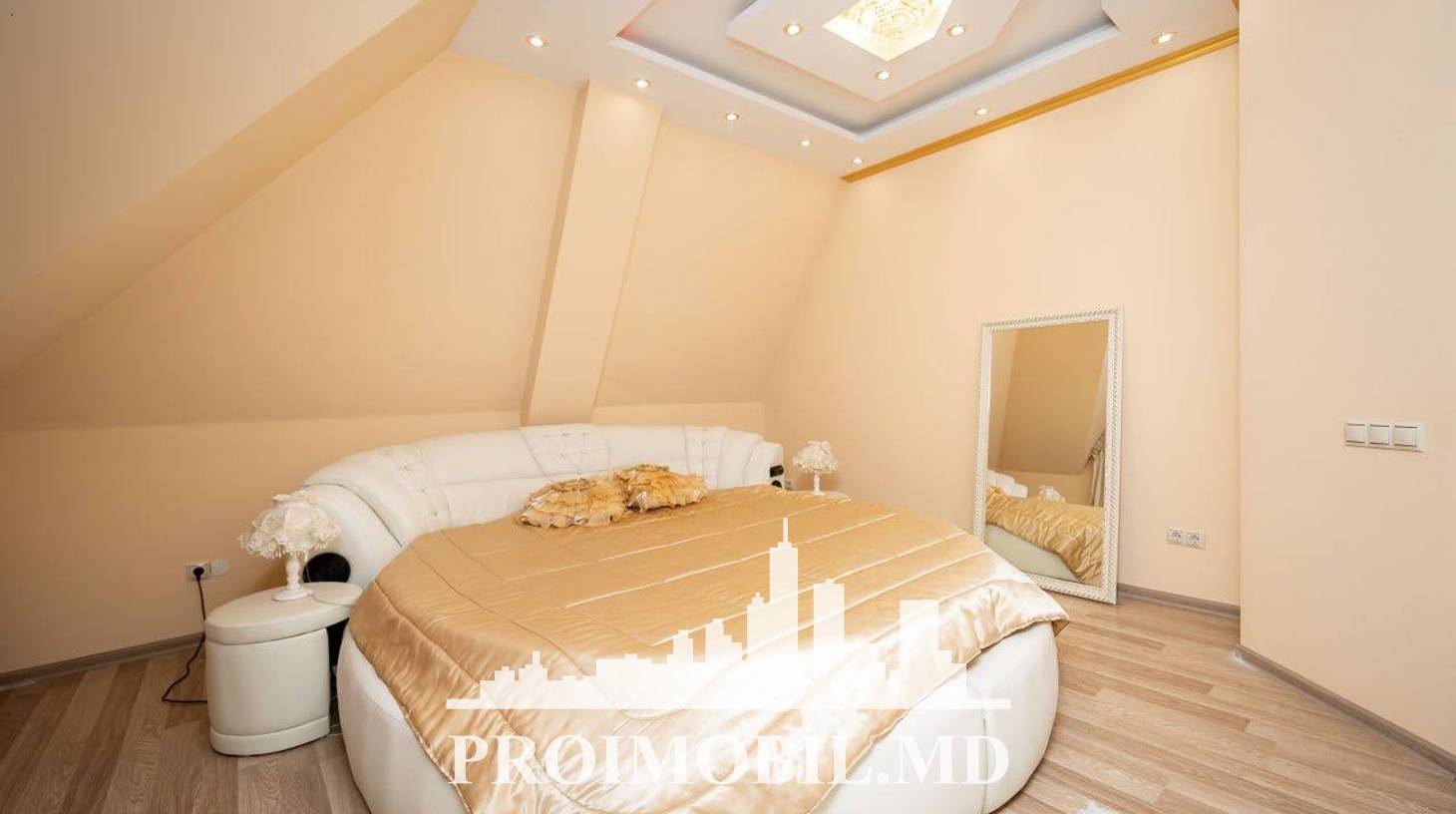https://images.proimobil.md/QCdotira0PGK27J1oetK-i5-pIlcOol7obRfM_2qrxw/watermark:0.75:so:0:30:0.39/resize:fill:1460:816:1/gravity:ce/bG9jYWw6Ly8vZXN0YXRlL2xyL2YwYmU2OTgxLTk3NDAtNDVkNC1iMGNiLTkwYzNiMGZhMDZjOC5qcGVn