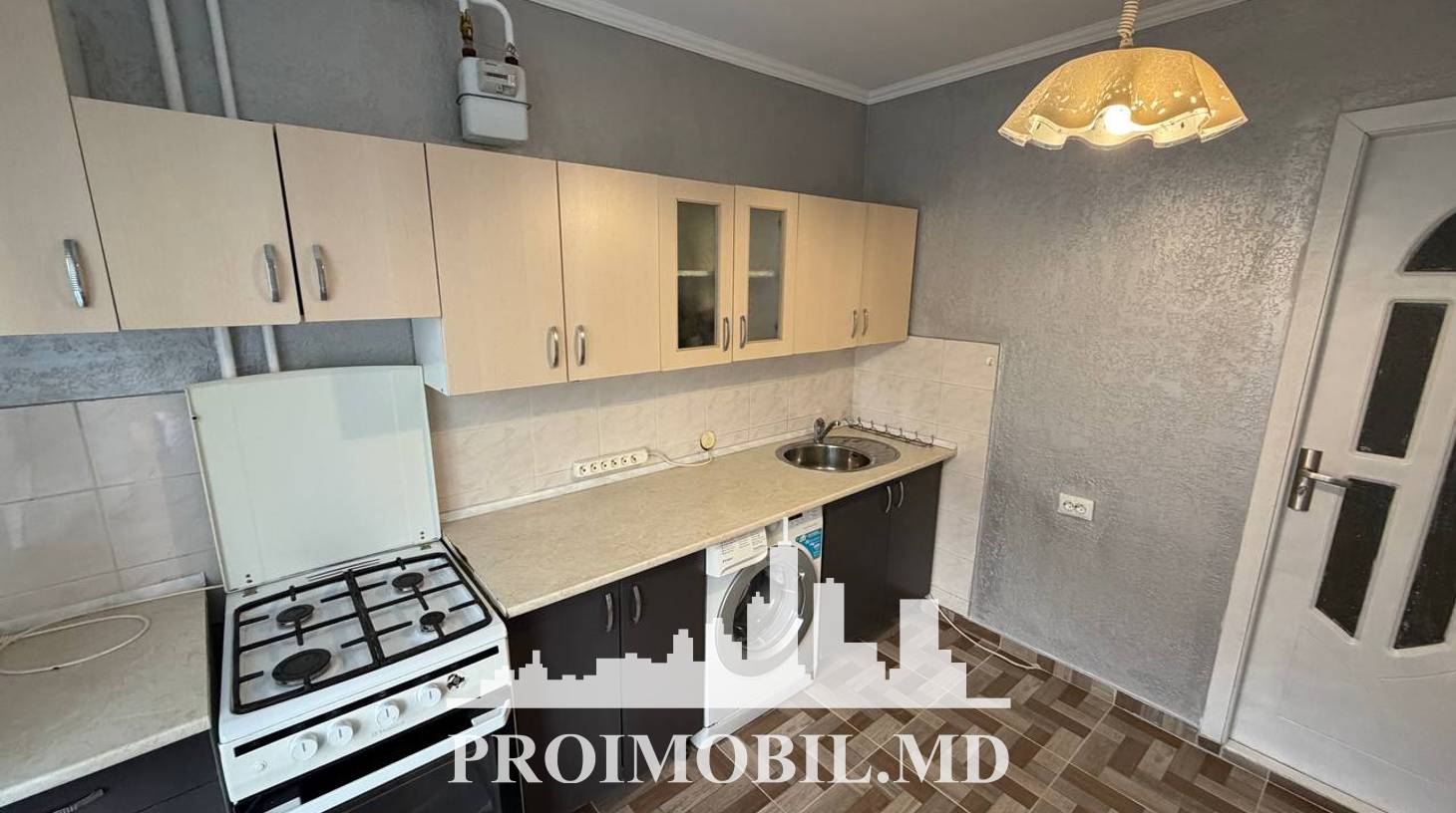 https://images.proimobil.md/QFGwu8HP5ZJCUmN9wW6O0w7DZ9qWwK8pXlIEs3NxFBk/watermark:0.75:so:0:30:0.39/resize:fill:1460:816:1/gravity:ce/bG9jYWw6Ly8vZXN0YXRlL2xyL2VmMmI3YWQzLTMzYWItNDQ3YS05OTc2LTM3NTA1Nzk5YjFjZC5qcGVn