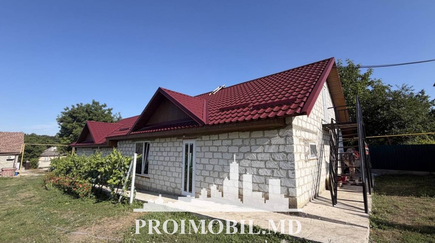 https://images.proimobil.md/QG_dtAW8vE3ZBh0z4_6g-jojIPDgFROPW4_60lPB0Xg/watermark:0.75:so:0:30:0.39/resize:fill:1460:816:1/gravity:ce/bG9jYWw6Ly8vZXN0YXRlL2xyL2U3NWY4MzVjLTkzMTItNDYxNS1hOGYxLWFiNzQ0MDdkYmRlMC5qcGVn