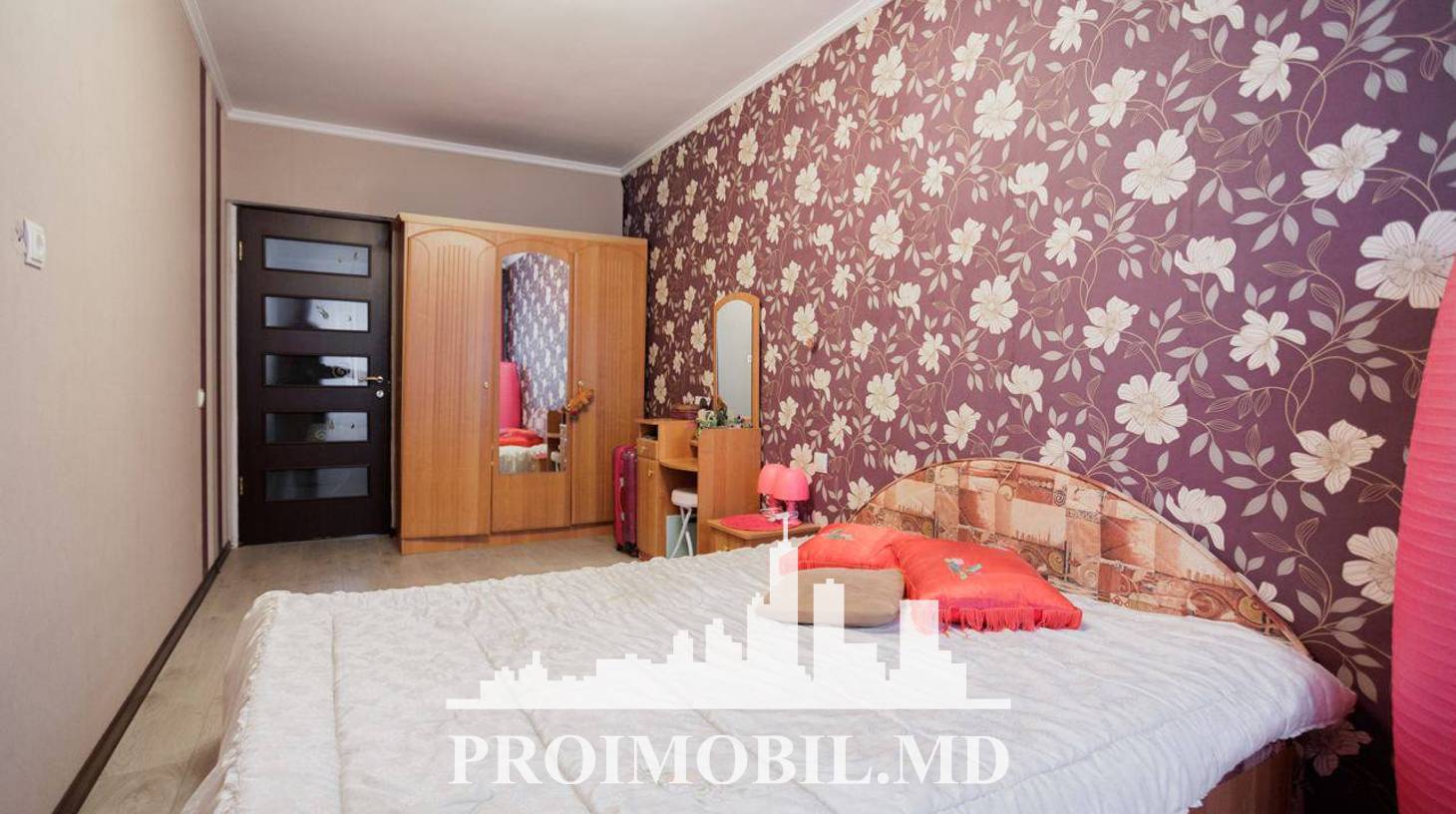 https://images.proimobil.md/QIENE0pthyW7XRg7VjjN_RlLQnZvYkIfn8f5xEk0aX8/watermark:0.75:so:0:30:0.39/resize:fill:1460:816:1/gravity:ce/bG9jYWw6Ly8vZXN0YXRlL2xyLzY5NTU3MDM0LWUwNDAtNGE3Yy04Mzk2LWRlZGRkOGJkYzc0YS5qcGVn