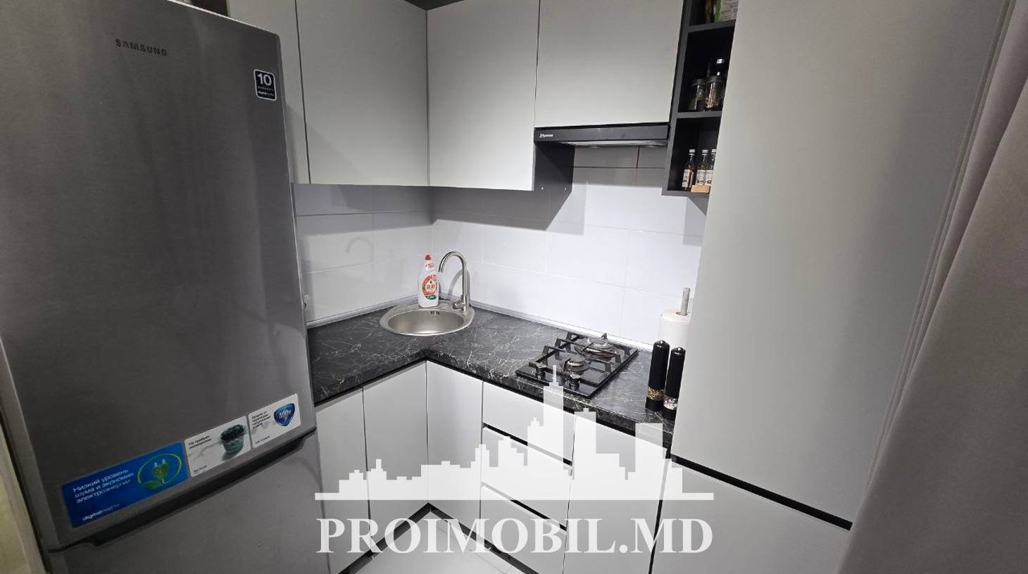 https://images.proimobil.md/QJDAJJ3PZG-XelolXcH8BXo07sYM0ftIzM3msGPD7sc/watermark:0.75:so:0:30:0.39/resize:fill:1460:816:1/gravity:ce/bG9jYWw6Ly8vZXN0YXRlL2xyLzFmNmMwYzRhLTI1ZTktNDMxMy1iM2IyLWFiOTI4ZDdiYjkyMC5qcGVn