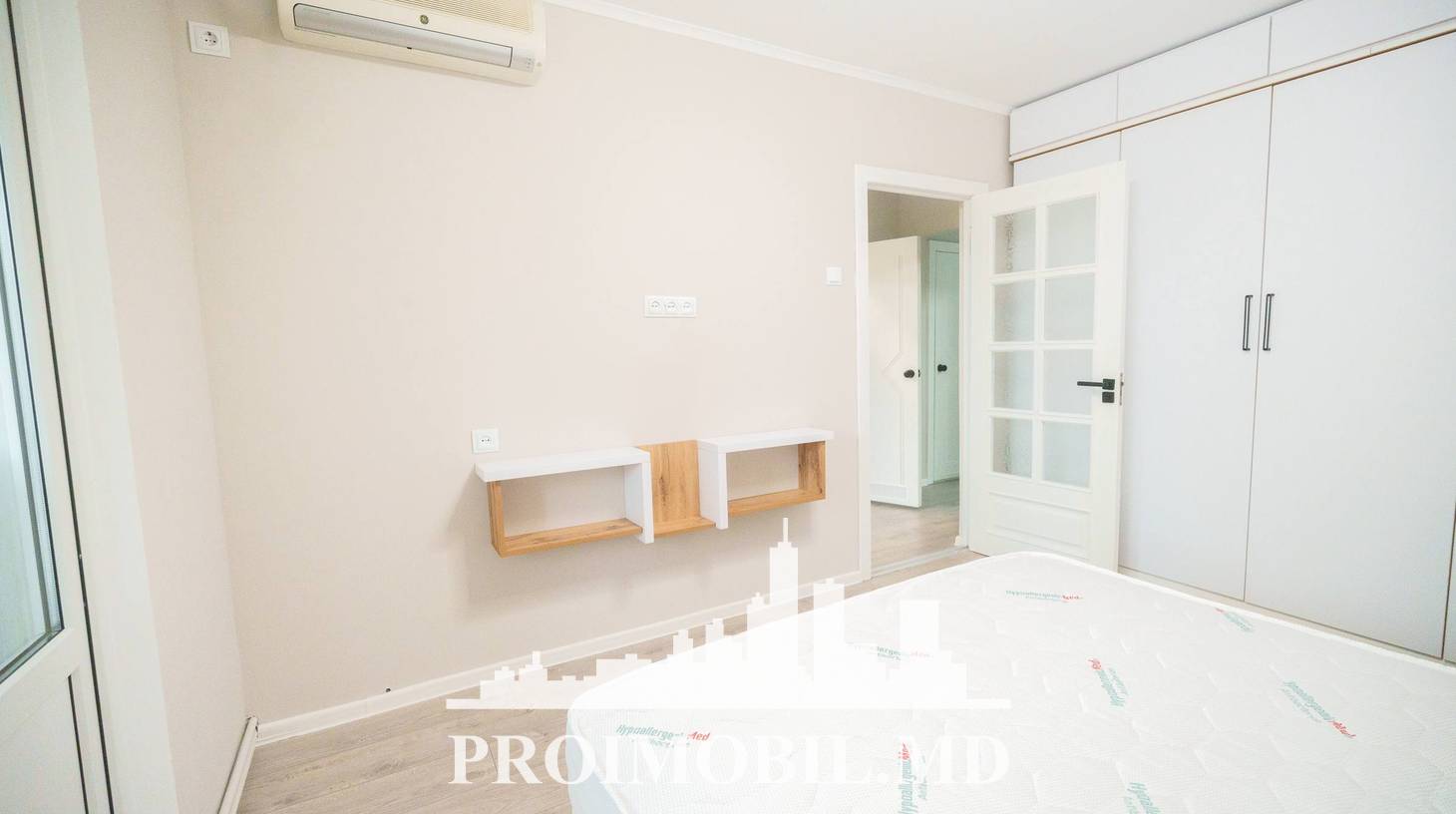 https://images.proimobil.md/QKYVwEiSj-Wa7cNpOLwqleFzlX8BmU8qa2K1JhHmth8/watermark:0.75:so:0:30:0.39/resize:fill:1460:816:1/gravity:ce/bG9jYWw6Ly8vZXN0YXRlL2xyLzYyODcwM2E2LTBiMzYtNDljZC05N2VmLTIwMDRhMjgzYTUyYS5qcGVn