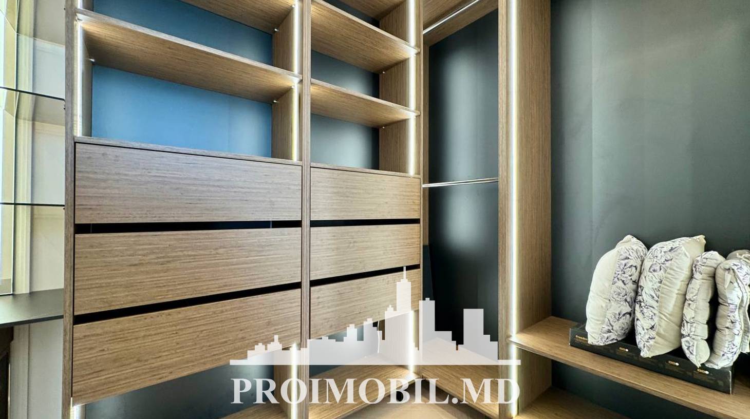 https://images.proimobil.md/QLidzJwnQUr-6-oHKNImZv6bdE1k5LU_616CsUM2GAk/watermark:0.75:so:0:30:0.39/resize:fill:1460:816:1/gravity:ce/bG9jYWw6Ly8vZXN0YXRlL2xyL2QwM2VmZmRjLTFlOWUtNDU4MS1hZDRmLWIzMmQxNDQzOTA5OS5qcGVn