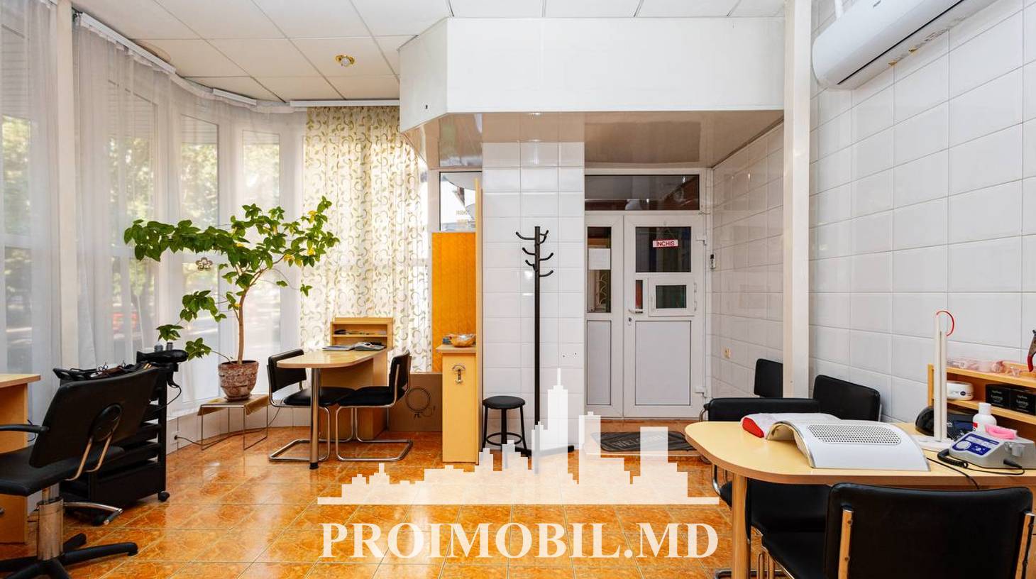 https://images.proimobil.md/QLuIhMxv1ki5Z45ji5UePEdUllialKsn7cgqe3D-vQE/watermark:0.75:so:0:30:0.39/resize:fill:1460:816:1/gravity:ce/bG9jYWw6Ly8vZXN0YXRlL2xyL2M0ZTEyOWNjLTQ2OTItNDZmNy1hNDI0LWRlYWRhYzY2NWNlYi5qcGVn