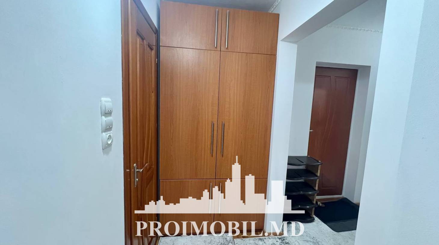https://images.proimobil.md/QN49M44X5Y3WMp8KTwWqi2GjSMK4BFuJS3RzXD5iXkM/watermark:0.75:so:0:30:0.39/resize:fill:1460:816:1/gravity:ce/bG9jYWw6Ly8vZXN0YXRlL2xyL2ZmMzgxMjUxLWM2NTctNGZjYS1hZjM4LTgyMWVmMTVjYzM3Mi5qcGVn