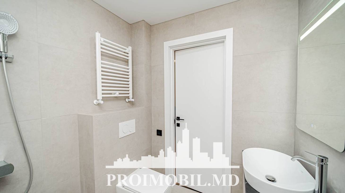 https://images.proimobil.md/QN5PomDzBA6Ui7uOZrGT26REpTUYTd-YbQICo8RPM7o/watermark:0.75:so:0:30:0.39/resize:fill:1460:816:1/gravity:ce/bG9jYWw6Ly8vZXN0YXRlL2xyL2NjNGRhYWM3LTA4YzUtNGRiYy05MmU5LTNmMmQwNTNmNjA3Zi5qcGVn