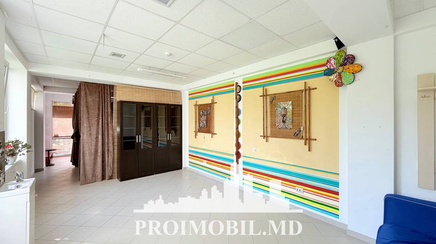 https://images.proimobil.md/QNtPfEVOHtUY6L2WxFSSvWectgHDAbXndYY42OiHUaY/watermark:0.75:so:0:30:0.39/resize:fill:1460:816:1/gravity:ce/bG9jYWw6Ly8vZXN0YXRlL2xyLzdkMjFmZjBlLTIxZjYtNDE0My1iZjIxLWUwM2QwMzA0ZTE4NC5qcGVn
