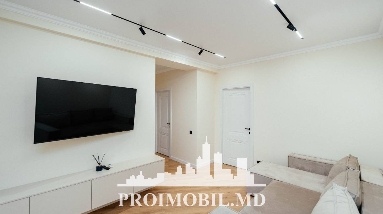 https://images.proimobil.md/QW_6-VaPAYoK0LTPgBoNZTCxPz9QaQn92HXCAx7roko/watermark:0.75:so:0:30:0.39/resize:fill:1460:816:1/gravity:ce/bG9jYWw6Ly8vZXN0YXRlL2xyLzMxZDM5ODFlLTVmYjMtNDczOC04ZWI3LTQyMzM1OWQ5YzgxYy5qcGVn