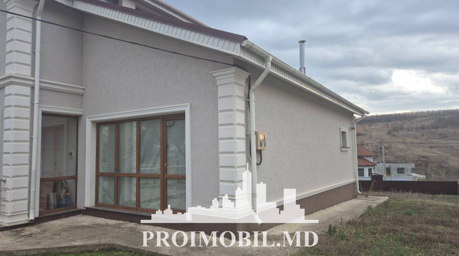 https://images.proimobil.md/QXbJlZgk2SUOZjq5X4VWDgz4QkBl-m6KpPy2FZAbGUc/watermark:0.75:so:0:30:0.39/resize:fill:1460:816:1/gravity:ce/bG9jYWw6Ly8vZXN0YXRlL2xyLzg3NjZhMTA4LTU0M2YtNGE3MC04NjFjLTBmYmJiMjM1MDE5Zi5qcGVn