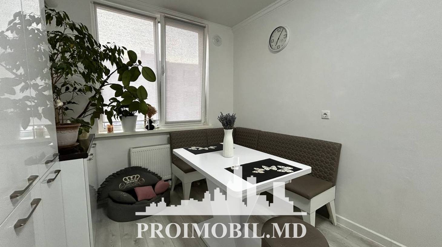 https://images.proimobil.md/QYeFn28yZtAcvnr86XX8h48bm2EBSwiqq0ScLsONg00/watermark:0.75:so:0:30:0.39/resize:fill:1460:816:1/gravity:ce/bG9jYWw6Ly8vZXN0YXRlL2xyL2E2NTQ1M2I3LWFiYjMtNGM2Mi1hYjRlLTYzMzU0YzM5MWI5OC5qcGVn