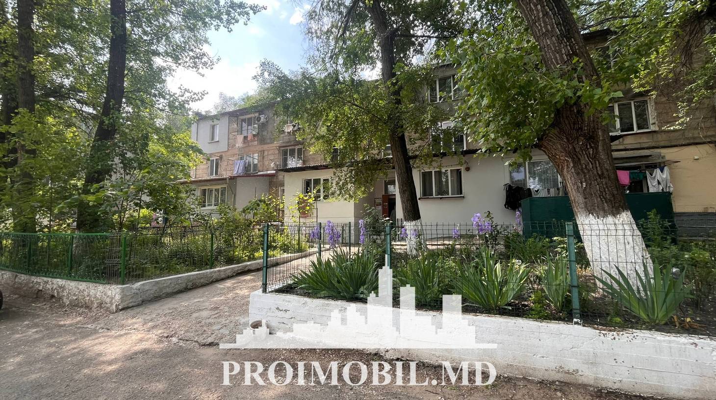 https://images.proimobil.md/QYfkhfgIAMYyBPlxI4y75MvOY9SkNhnC6SY2h3zNxqQ/watermark:0.75:so:0:30:0.39/resize:fill:1460:816:1/gravity:ce/bG9jYWw6Ly8vZXN0YXRlL2xyL2VjOWI1MTBkLWU4MWQtNGFmMC1iNDgyLTYxMjkzYmM4YzEwYi5qcGVn