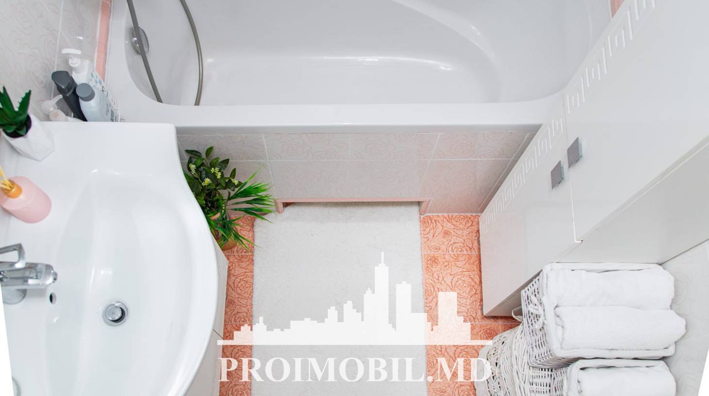https://images.proimobil.md/Qbr2kToWaN8dkI1TrrDLPz7y0EGCtI31vMMZ8qeDhoU/watermark:0.75:so:0:30:0.39/resize:fill:1460:816:1/gravity:ce/bG9jYWw6Ly8vZXN0YXRlL2xyL2MyNzQzYjkzLTM5NDMtNDAyNC1iNWVhLTZmOGQ5MDE0Y2RhYi5qcGVn