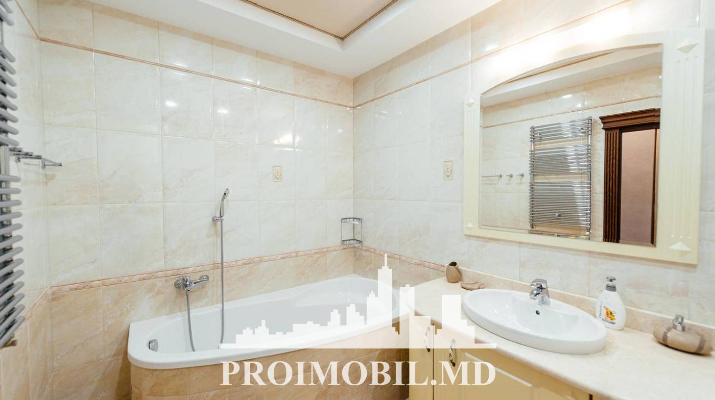 https://images.proimobil.md/QbxnFxWnIm9SLko6ugeswMqDLajSDE2jPY_DKVioc9Y/watermark:0.75:so:0:30:0.39/resize:fill:1460:816:1/gravity:ce/bG9jYWw6Ly8vZXN0YXRlL2xyL2UzODI0MjM1LWJiNjAtNDMyZS04MTVkLWMwZmI5YjExMDIzZC5qcGVn