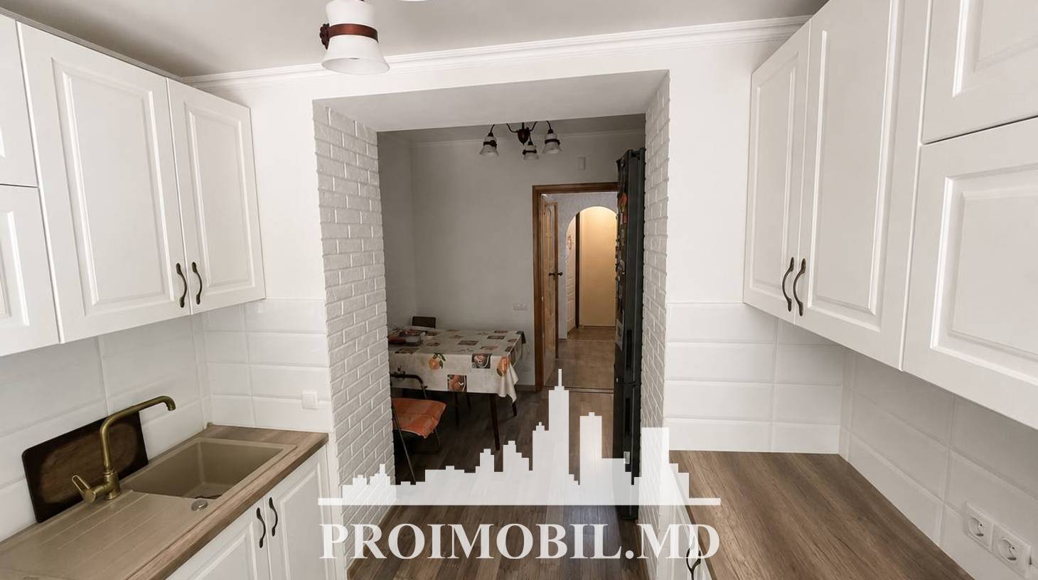 https://images.proimobil.md/QdFlB0BG4HaWOK--F9ib551APOOAyB7q6hKqx9HvfSI/watermark:0.75:so:0:30:0.39/resize:fill:1460:816:1/gravity:ce/bG9jYWw6Ly8vZXN0YXRlL2xyLzVhZGQwZTc2LWY0YzMtNGViMy1hOTJjLWVkN2Q3NzJiZTcwNi5qcGVn