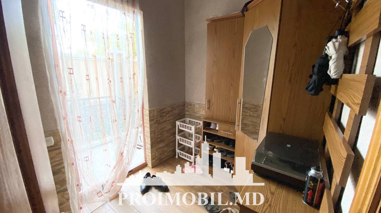 https://images.proimobil.md/QhePw8WXkJ-QzPAhkqC1OfVd_MOvEBJMVC_-KofosT4/watermark:0.75:so:0:30:0.39/resize:fill:1460:816:1/gravity:ce/bG9jYWw6Ly8vZXN0YXRlL2xyL2FlYTFiNzQ4LWM2YzctNGZmYi1iMGE3LTkxM2E4ZWY2OTVlOC5qcGVn