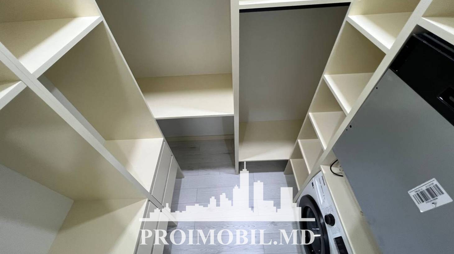 https://images.proimobil.md/QiCogJz83qPSOcjxPllq6XHhrSn48SSdOgT1xNZ3Vnk/watermark:0.75:so:0:30:0.39/resize:fill:1460:816:1/gravity:ce/bG9jYWw6Ly8vZXN0YXRlL2xyLzJlN2RlOTZjLTFmMzItNGE3OS1iNTgwLTdmNTMzYTU3ZWMzNy5qcGVn