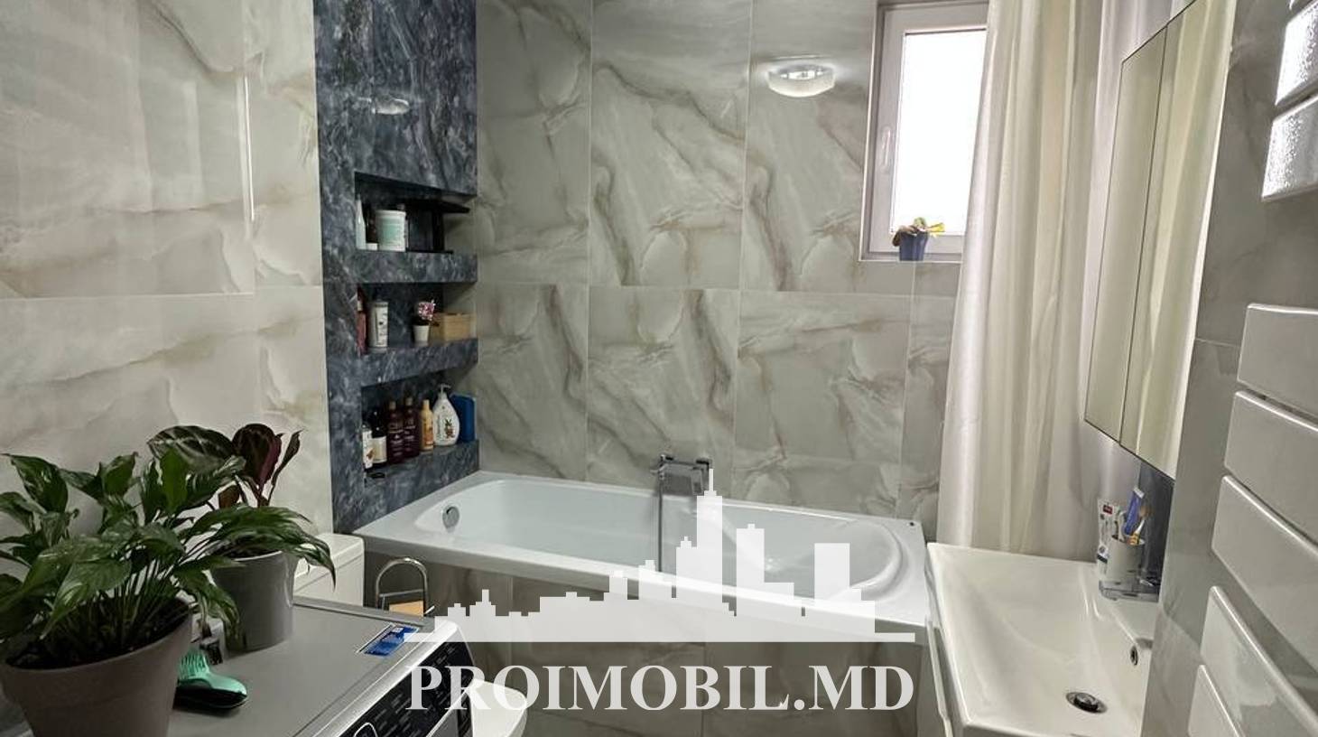 https://images.proimobil.md/QnWy7XxEg7E_JIrj1CP6_ZXrHAnKUE7-v50EFik7Jjw/watermark:0.75:so:0:30:0.39/resize:fill:1460:816:1/gravity:ce/bG9jYWw6Ly8vZXN0YXRlL2xyLzk5YzQwNGM3LWI1YjgtNGZhZi1iMGQ4LWYxZWMxYzg0ZjliOS5qcGVn